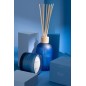 Bougie parfumée « Embruns Marins » dans pot bleu 9.5x9.5x35.5 cm Bougie parfumée « Embruns Marins » dans pot bleu 9.5x9.5x35.5 cm